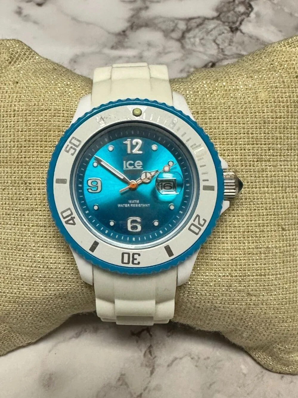 Ice Watch Men White Blue Date Window Silicone Band 36MM Round New Battery 9